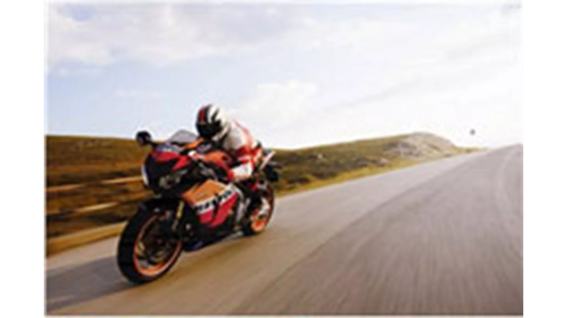 Honda CBR1000RR Fireblade - Image 7 Honda CBR1000RR Fireblade - Image 7