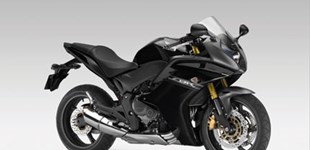 Honda CBR 600 F 2011 vs BMW HP2 Megamoto 2008