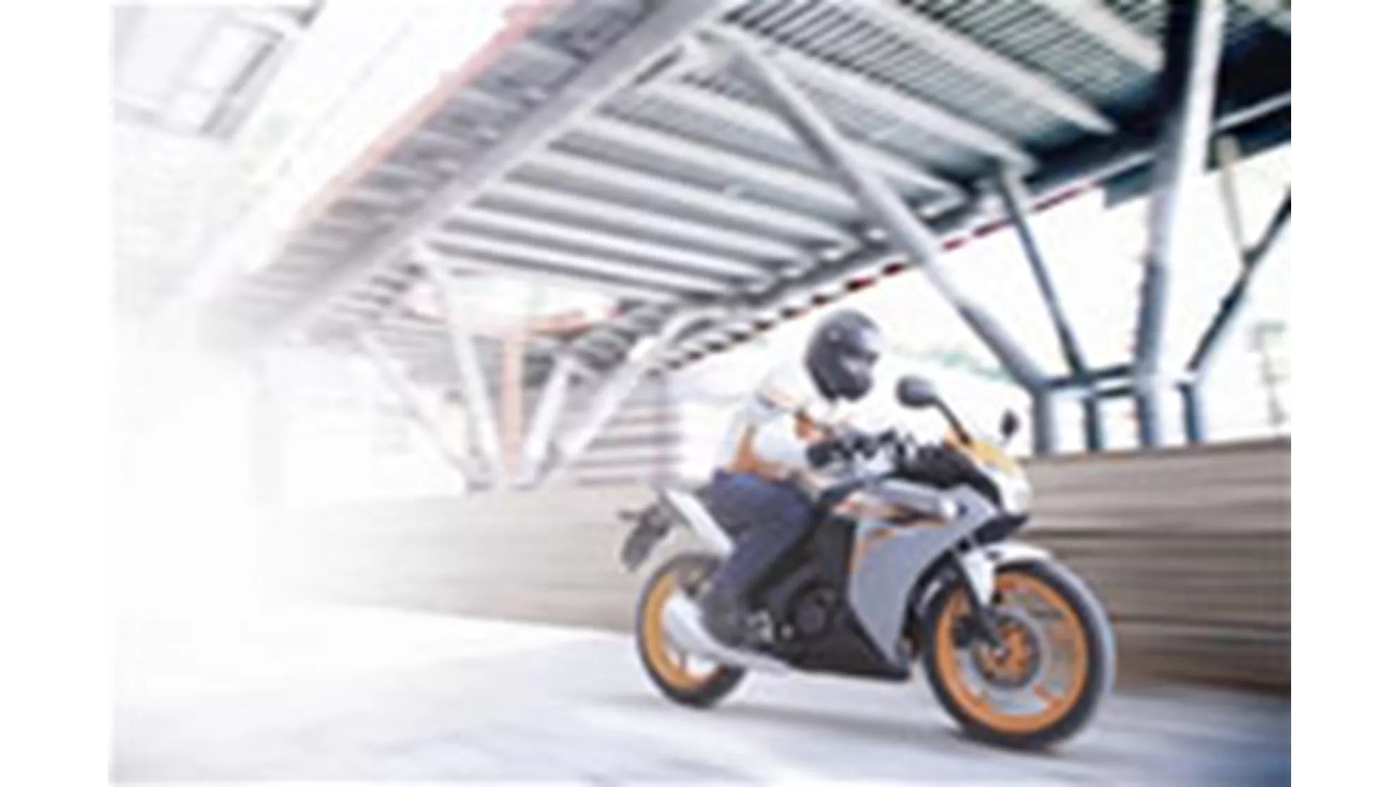 Honda CBR 125 R - Image 8 Honda CBR 125 R - Image 8