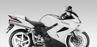 Honda VFR 800 F 2011 vs Triumph Sprint ST 2005