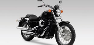Honda VT 750 S 2011 vs Moto Guzzi V7 III Stone 2020