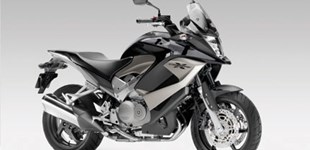 BMW F 650 GS 2009 vs Honda VFR800X Crossrunner 2011