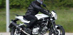 Hyosung GT 650 Naked II 2011 vs Benelli BN 600i 2018