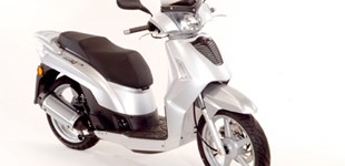 Kymco People S 125 2011 vs Piaggio Liberty 125 2021