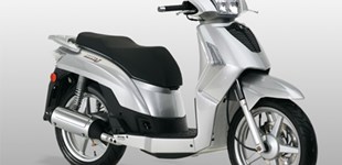 Kymco People S 200 2011 vs Suzuki Inazuma 250F 2017