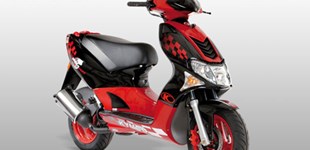 Gilera Runner 50 2T SP 2012 vs Kymco Super 9 AC Sports 50 2011