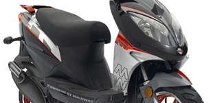 TGB Bull&t 50 2009 vs Motowell Magnet Sport 2011