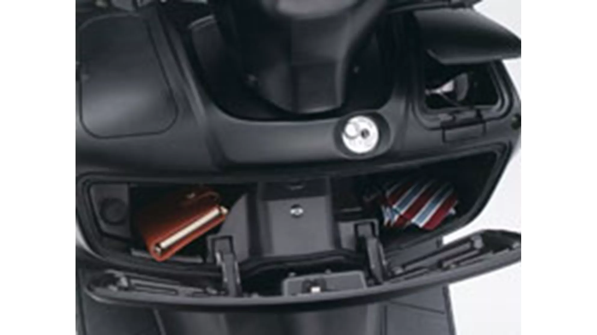 Suzuki Burgman 200 - Image 7 Suzuki Burgman 200 - Image 7