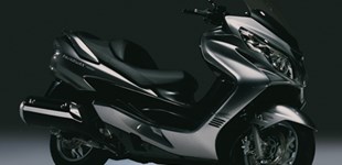 Suzuki Burgman 400 2011 vs Honda SH125i 2009