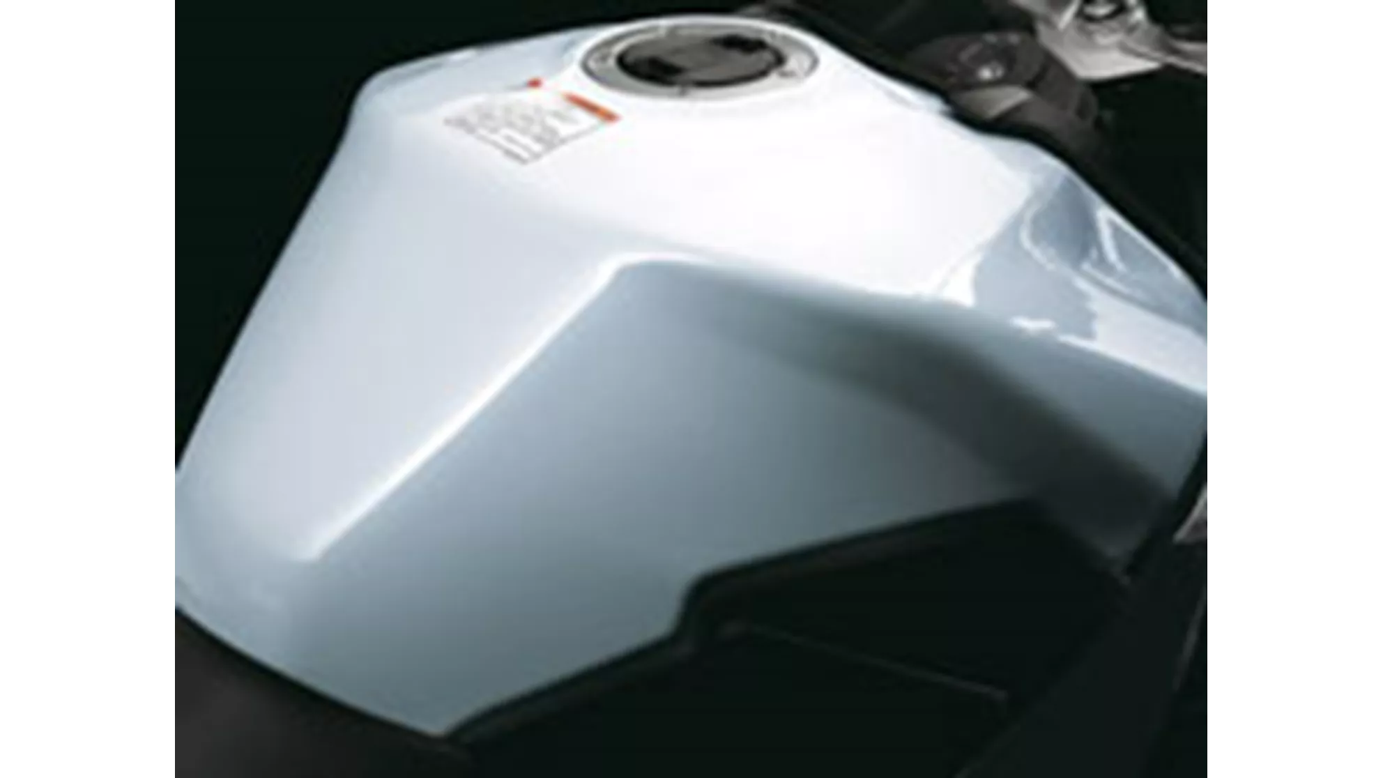 Suzuki GSR 750 - Image 3 Suzuki GSR 750 - Image 3