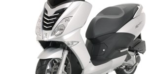 Peugeot Citystar 200 2011 vs Piaggio Beverly 300 S 2021