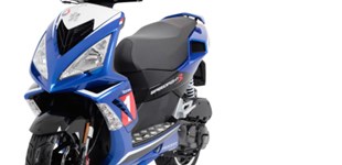 Peugeot Speedfight 3 Team 2T LC 2011 vs Piaggio Zip 50 2T 2010