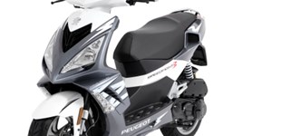 Peugeot Speedfight 3 50 AC Music 2011 vs Peugeot Speedfight 3 50 2T AC 2011