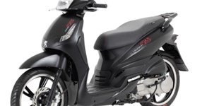 Peugeot Tweet 50 RS 4T 2011 vs Peugeot Kisbee 50 4T Active 2021