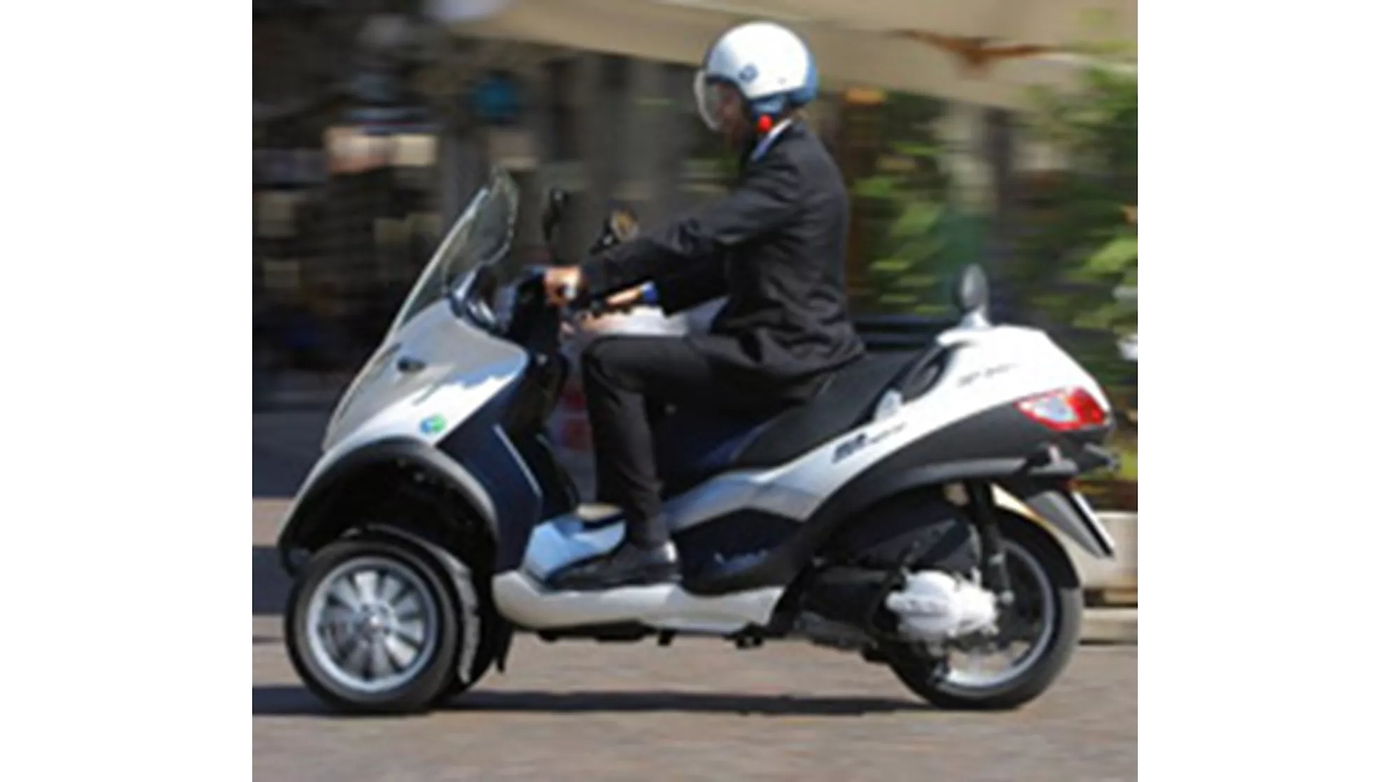 Piaggio MP3 Hybrid 300 LT - Image 1 Piaggio MP3 Hybrid 300 LT - Image 1
