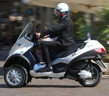 Piaggio MP3 Hybrid 300 LT 2011 - Bild 3 Piaggio MP3 Hybrid 300 LT 2011 - Bild 3