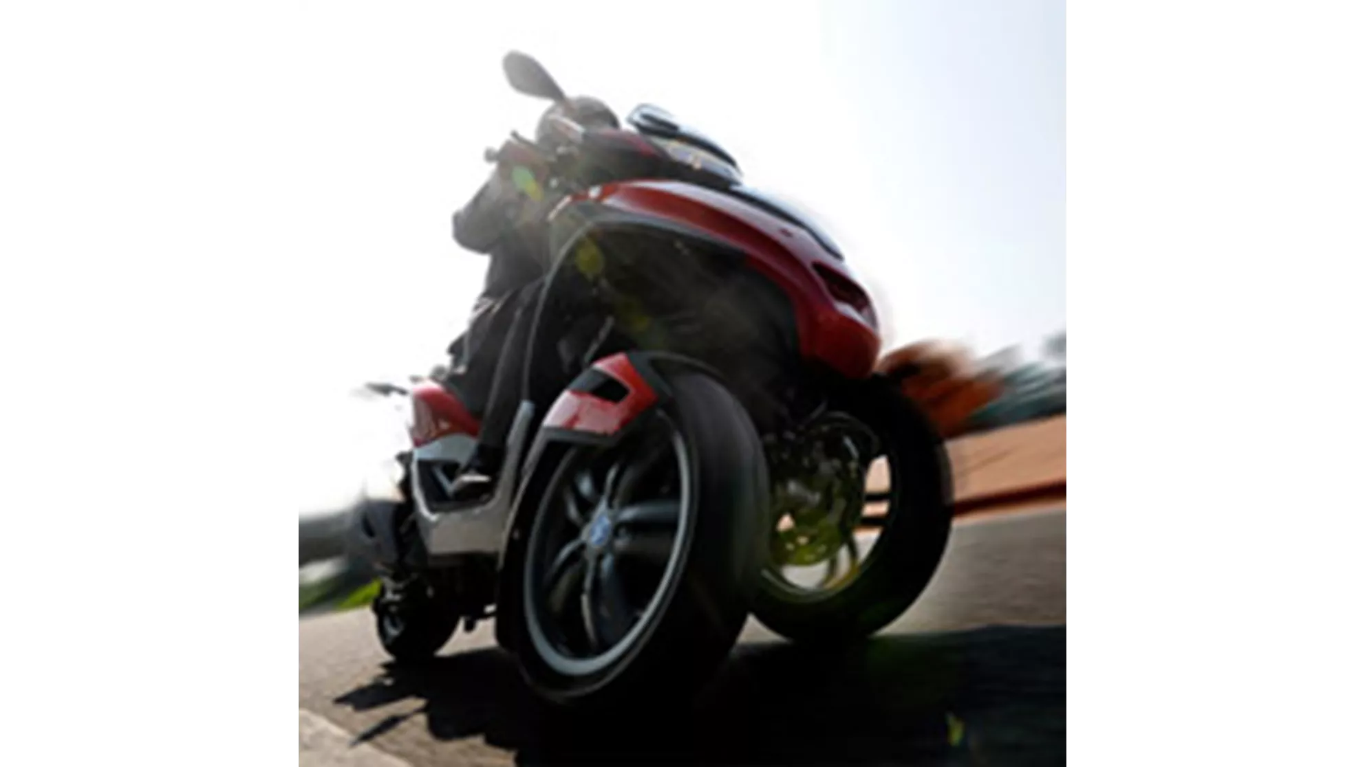 Piaggio MP3 300 i.e.Yourban LT - Image 1 Piaggio MP3 300 i.e.Yourban LT - Image 1