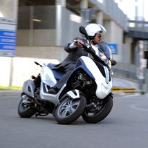 Piaggio MP3 300 i.e.Yourban LT 2011 - Bild 4 Piaggio MP3 300 i.e.Yourban LT 2011 - Bild 4