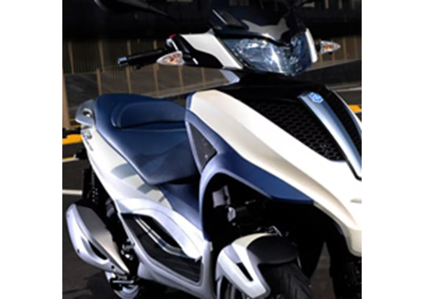 Piaggio MP3 300 i.e.Yourban LT 2011 Piaggio MP3 300 i.e.Yourban LT 2011