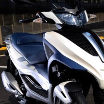 Piaggio MP3 300 i.e.Yourban LT 2011 - Bild 5 Piaggio MP3 300 i.e.Yourban LT 2011 - Bild 5