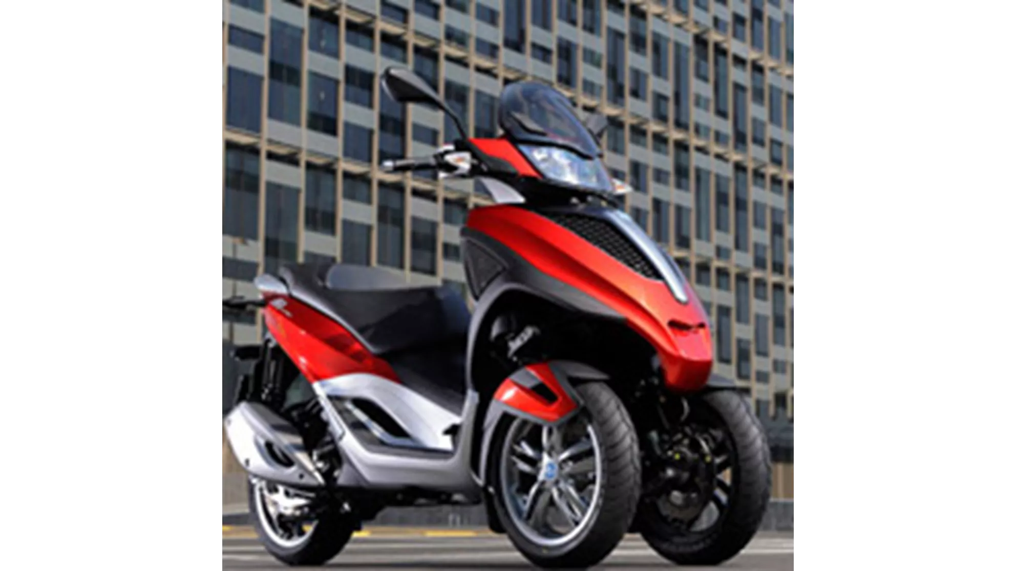 Piaggio MP3 300 i.e.Yourban LT - Image 4 Piaggio MP3 300 i.e.Yourban LT - Image 4