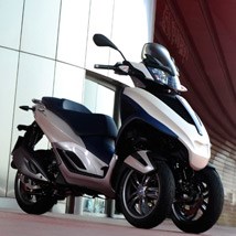Piaggio MP3 300 i.e.Yourban LT 2011 - Bild 7 Piaggio MP3 300 i.e.Yourban LT 2011 - Bild 7