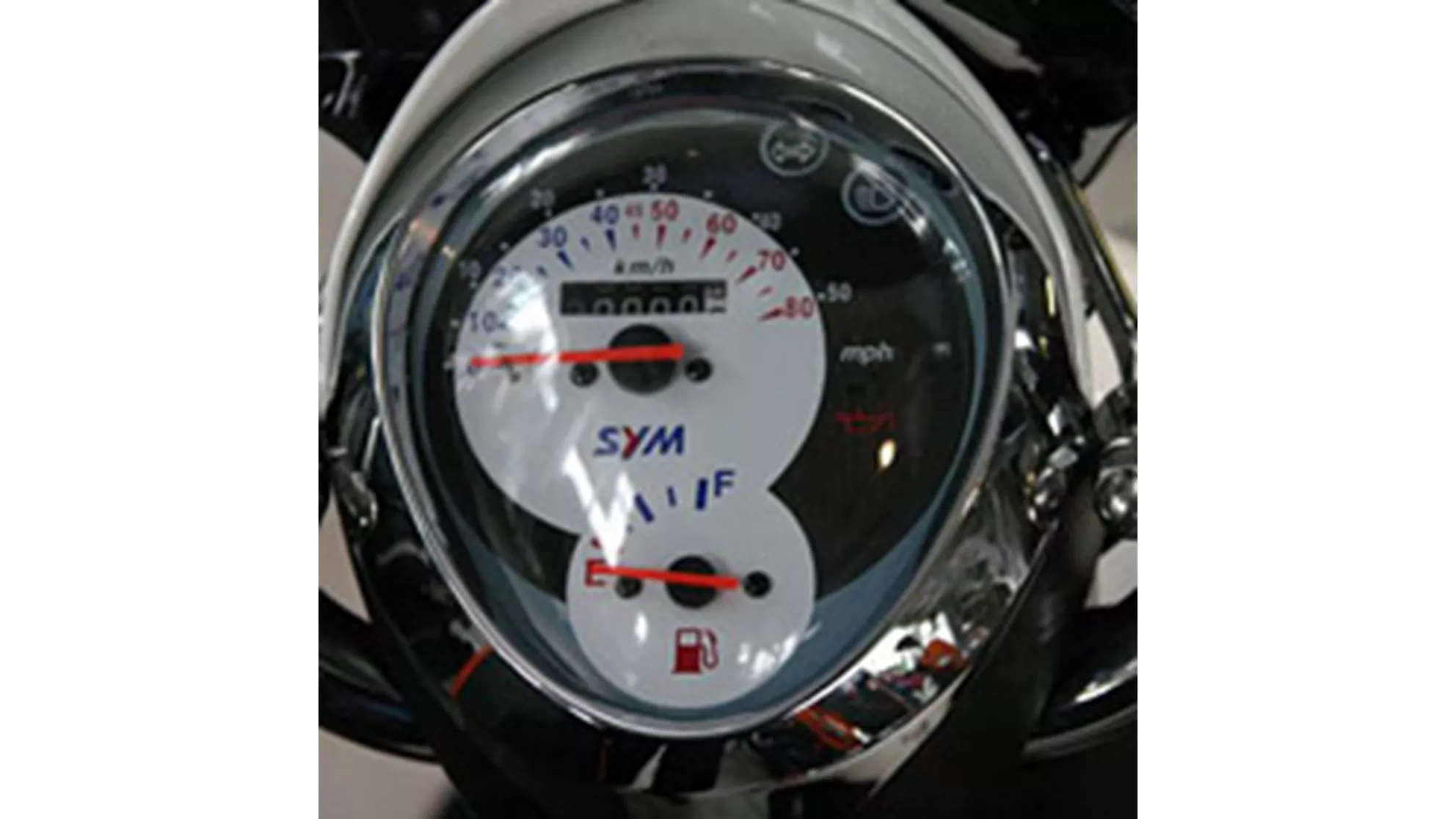 Sym Mio 50 - Image 2 Sym Mio 50 - Image 2