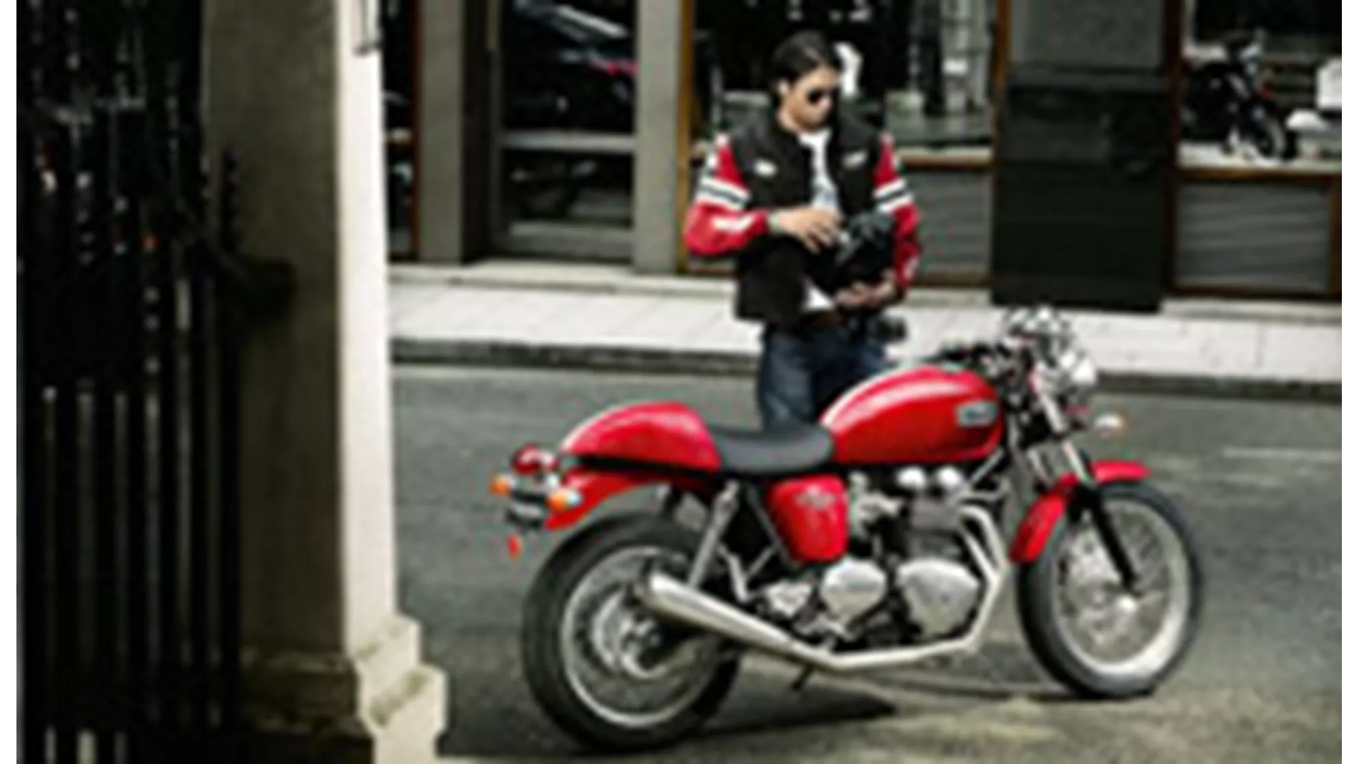 Triumph Thruxton - Image 3 Triumph Thruxton - Image 3