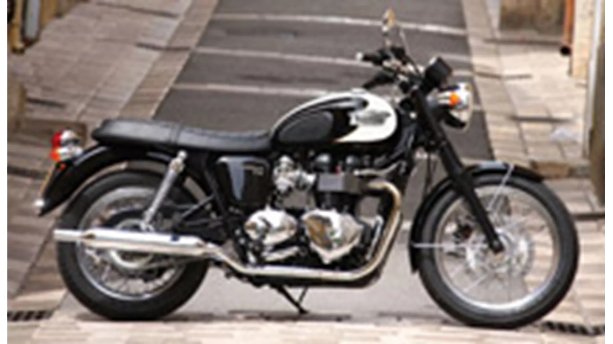 Triumph Bonneville T100 - Image 2 Triumph Bonneville T100 - Image 2