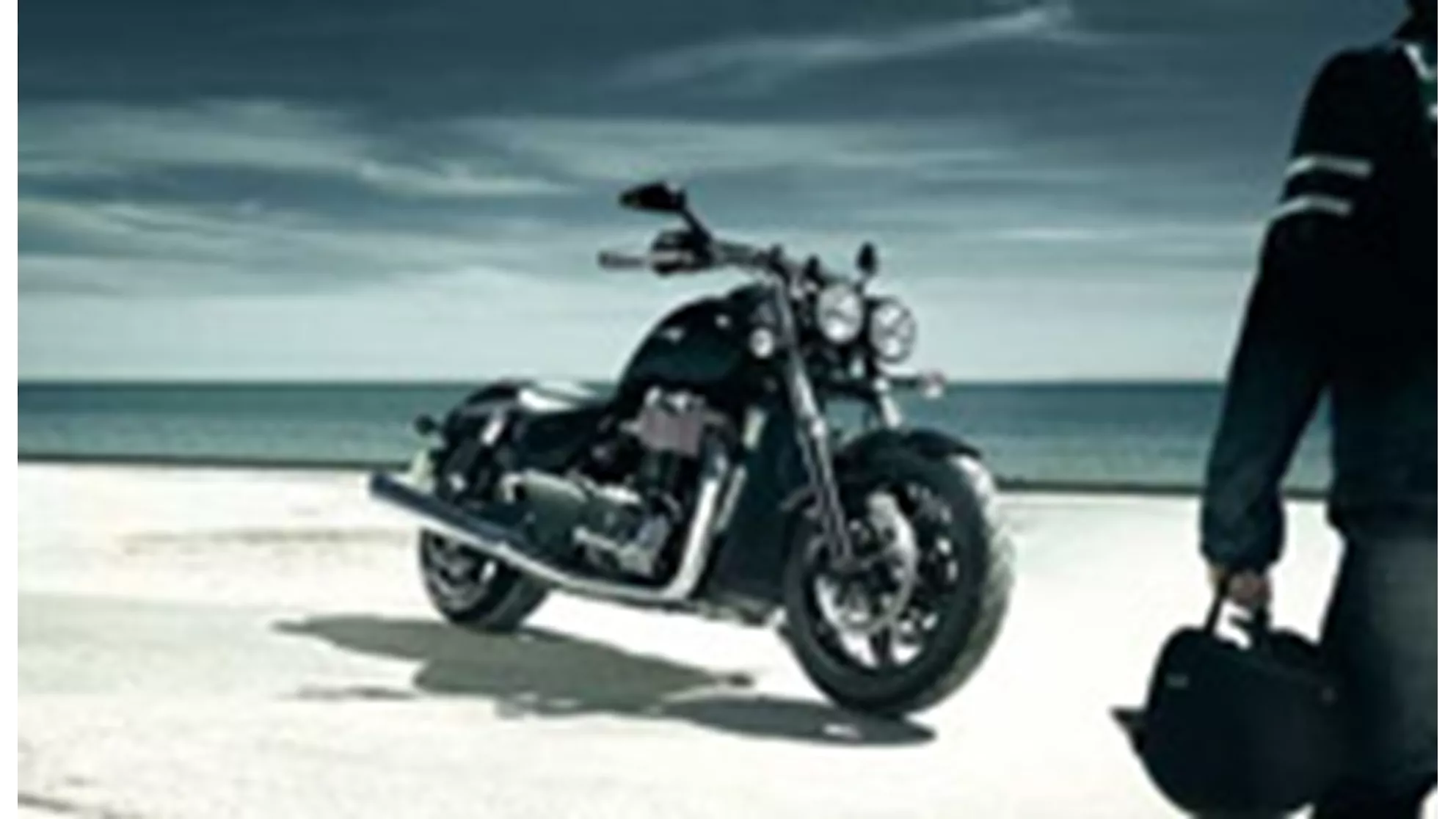 Triumph Thunderbird Storm - Image 2 Triumph Thunderbird Storm - Image 2