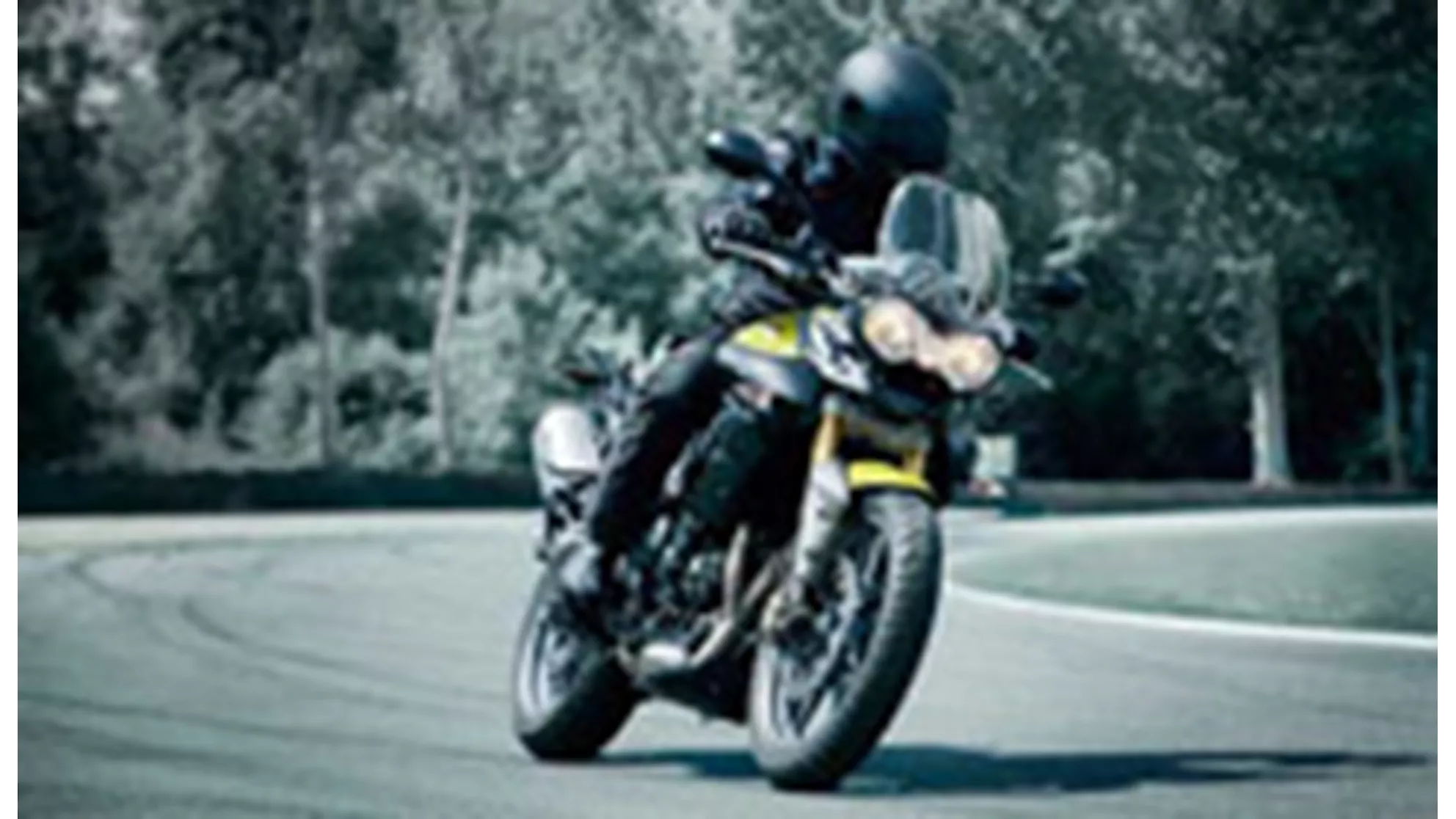 Triumph Tiger 800 - Image 2 Triumph Tiger 800 - Image 2