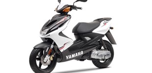 Aprilia SR 50 Motard 2019 vs Yamaha Aerox R 2011