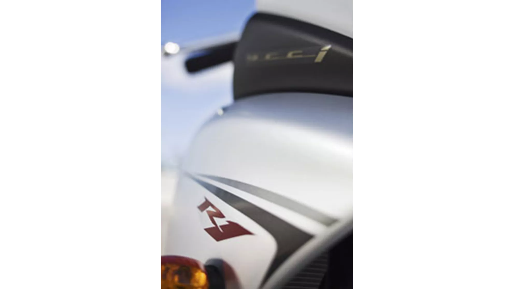 Yamaha R1 - Image 7 Yamaha R1 - Image 7