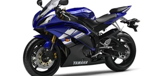 Suzuki GSX-R 1000 2017 vs Yamaha YZF-R6 2011 Suzuki GSX-R 1000 2017 vs Yamaha YZF-R6 2011