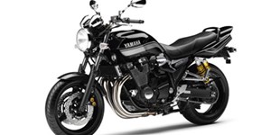 Kawasaki Z900 RS 2020 vs Yamaha XJR 1300 2011 Kawasaki Z900 RS 2020 vs Yamaha XJR 1300 2011
