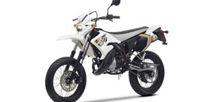 Yamaha DT 50 X Supermoto 2011 vs Yamaha MT-125 2025