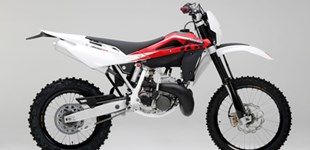 KTM 525 EXC 2005 vs Husqvarna WR 300 2011