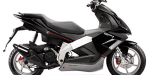 Derbi Senda DRD Racing 50 SM 2011 vs Derbi GP 1 50 Open 2011 Derbi Senda DRD Racing 50 SM 2011 vs Derbi GP 1 50 Open 2011