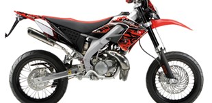 Derbi Senda DRD Pro 50 SM 2011 vs Derbi Senda DRD Racing 50 SM 2011