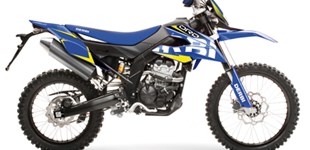 United Motors UM DSR SM 125 2018 vs Derbi Senda DRD 125 R 2011