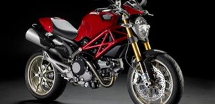 Ducati Monster 1100 S 2011 vs Ducati Monster 821 2015