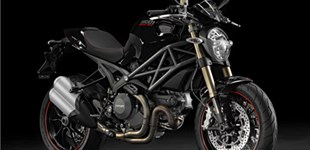 Ducati Monster 1100 Evo 2011 vs Aprilia Tuono V4 1100 RR 2019