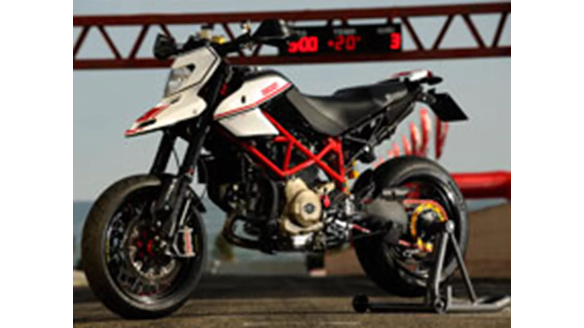 Ducati Hypermotard 1100 Evo SP - Image 4 Ducati Hypermotard 1100 Evo SP - Image 4