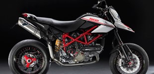 KTM 690 SMC R 2021 vs Ducati Hypermotard 1100 Evo SP 2011