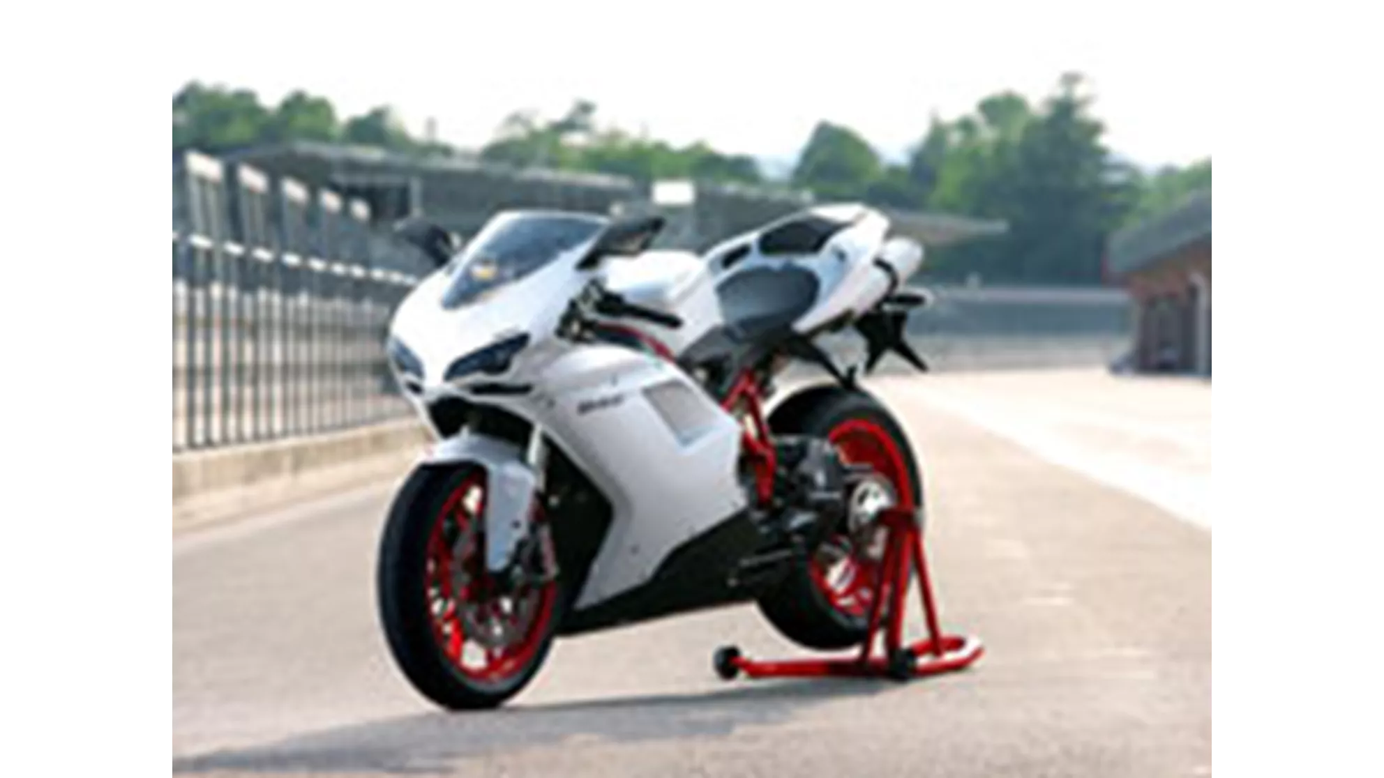 Ducati 848 EVO - Image 3 Ducati 848 EVO - Image 3