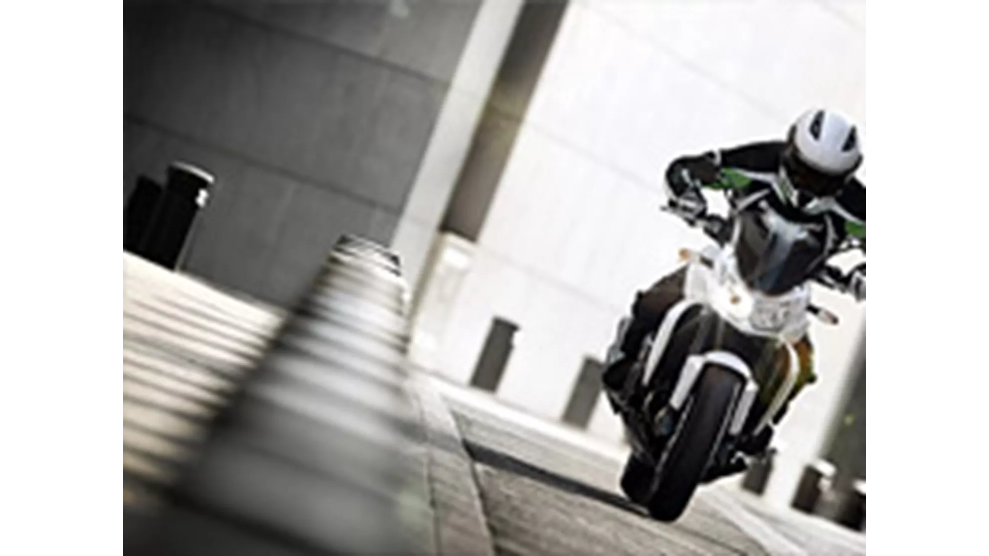 Kawasaki Z 750 - Image 4 Kawasaki Z 750 - Image 4
