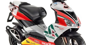 Aprilia SR 50 Factory i.e. 2011 vs Aprilia SR 50 R 2011
