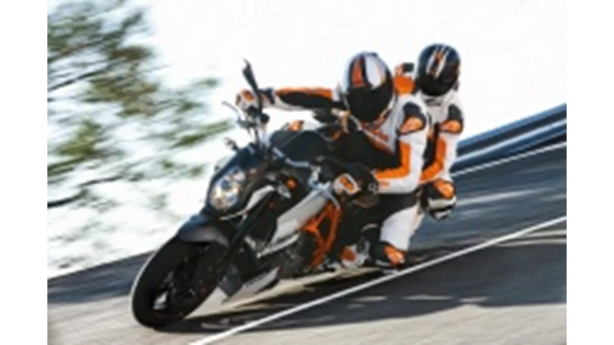 KTM 990 Super Duke R - Image 4 KTM 990 Super Duke R - Image 4