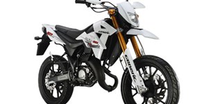 Derbi Senda DRD X-Treme 50 SM 2017 vs KSR Moto Trigger 50 SM 2012