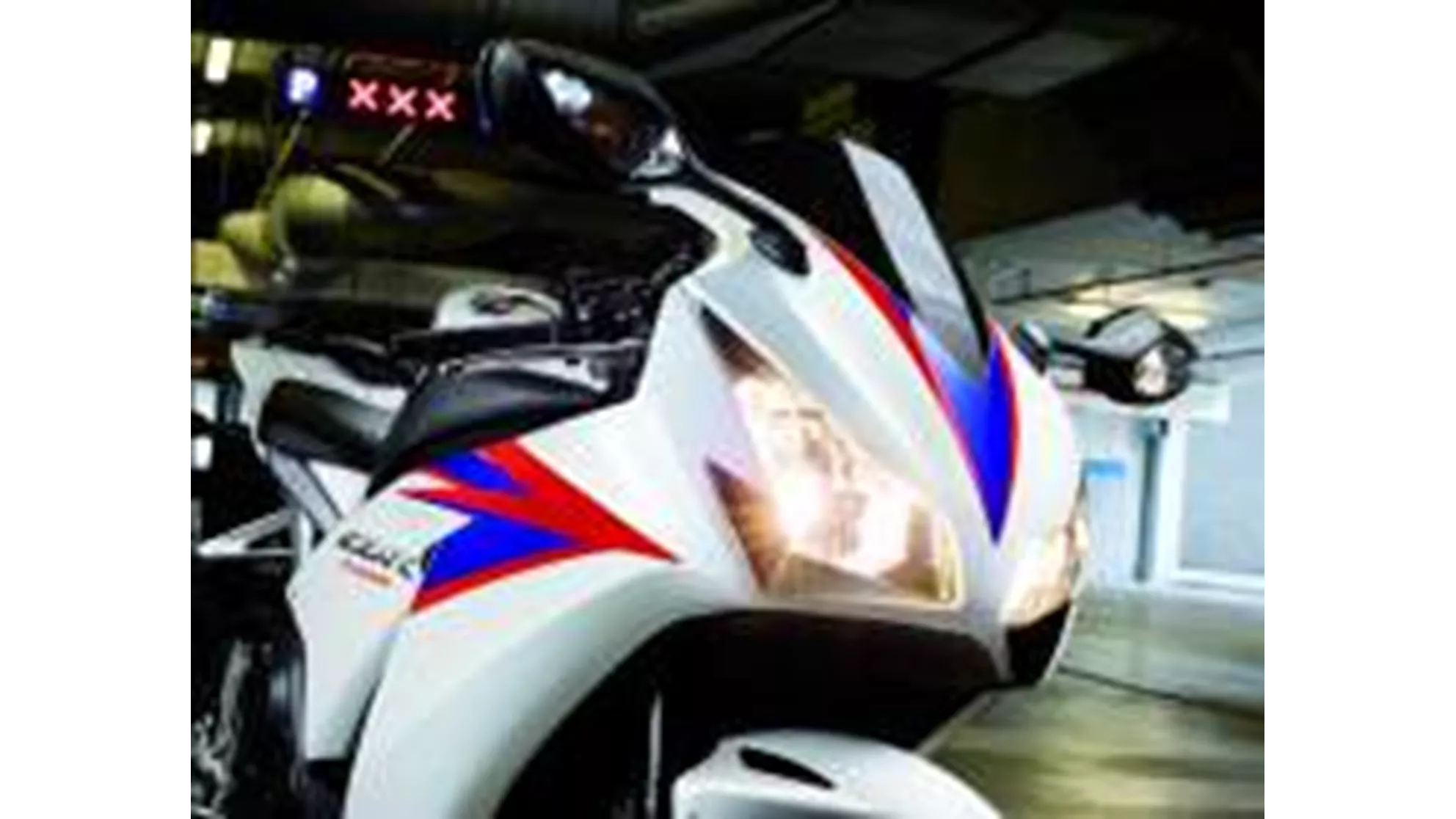 Honda CBR1000RR Fireblade - Image 8 Honda CBR1000RR Fireblade - Image 8